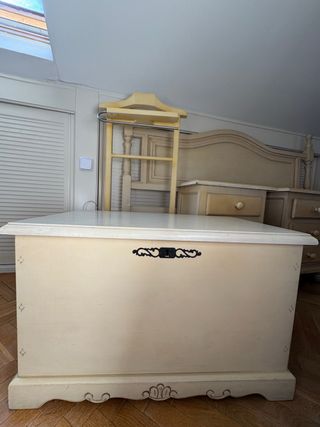 Baúl de madera y metal