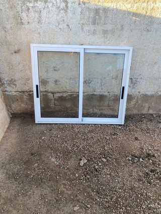 Ventana corredera aluminio blanca