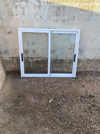 Ventana corredera aluminio blanca