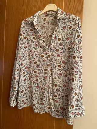 Camisa Stradivarius flores