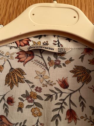 Camisa Stradivarius flores