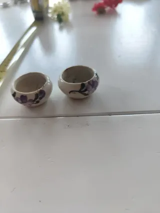 Casa delle bambole: passeggino, stoviglie, scaffale