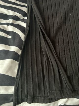 Falda larga negra con abertura