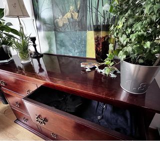 Aparador de madera con 8 cajones tipo sacristía