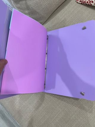 Carpeta archivador morada 4 anillas