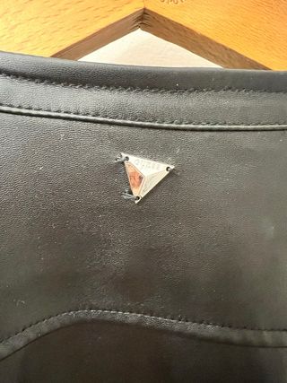 Giacca Guess nera con dettagli argento