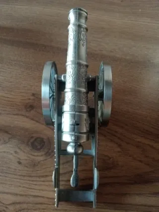 2 Mecheros Metálicos: Pistola y Cañón