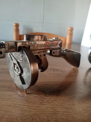 2 Mecheros Metálicos: Pistola y Cañón