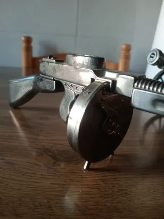 2 Mecheros Metálicos: Pistola y Cañón