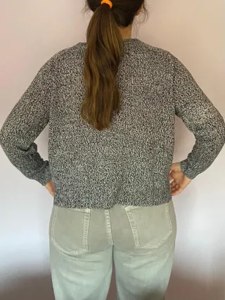 Jersey gris y blanco