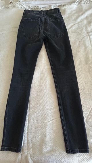 Zara Jeans Negro Desgastado Talla 34 Tiro alto