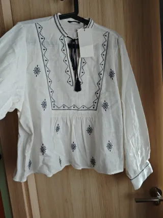 Blusa Zara bordada blanca