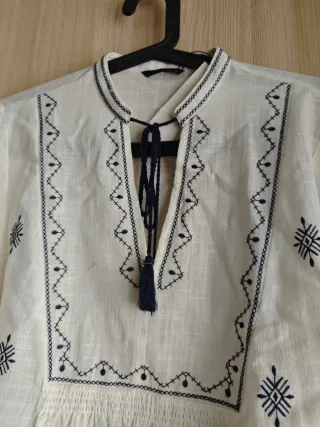 Blusa Zara bordada blanca