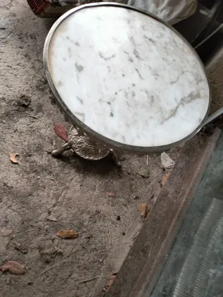 Mesita auxiliar redonda plateada