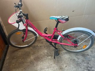 Bicicleta Niña Rosa con Cesta Blanca