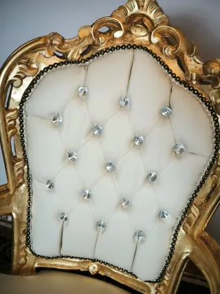 Butaca dorada estilo Luis XV. Sin estrenar.