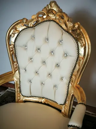 Butaca dorada estilo Luis XV. Sin estrenar.