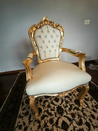 Butaca dorada estilo Luis XV. Sin estrenar.