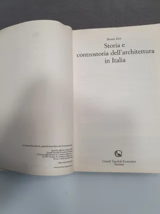 Storia e controstoria dell'architettura in Italia