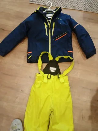 Conjunto esquí chaqueta y pantalón.Talla 8-12 años