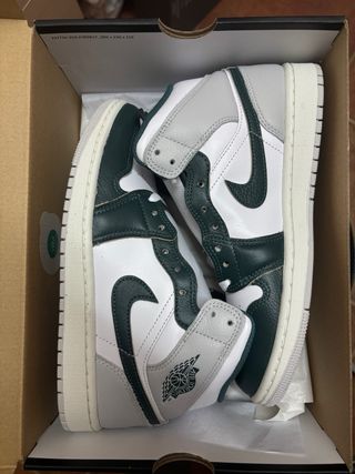 Jordan 1 Mid Oxidized Green