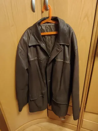 Chaquetón de piel marrón oscuro