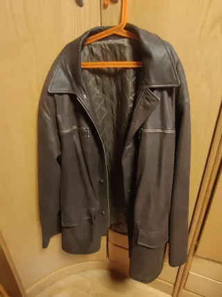 Chaquetón de piel marrón oscuro