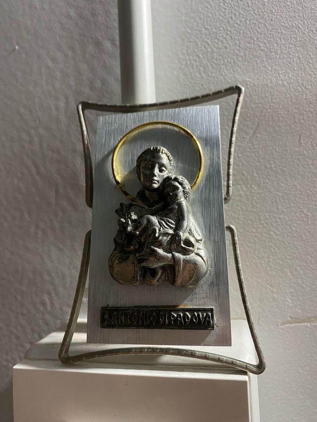 San Antonio de Padua figura religiosa