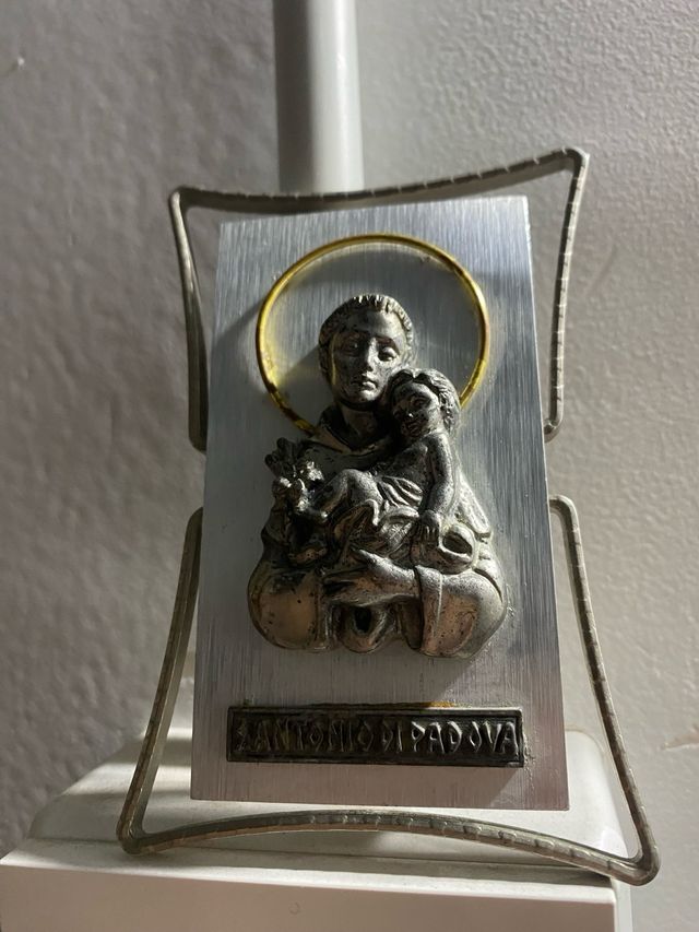 San Antonio de Padua figura religiosa