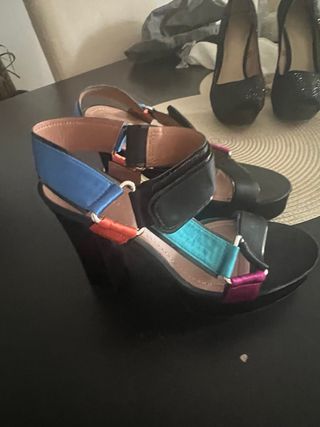 Sandalias de plataforma multicolor , solo dos usos
