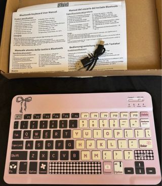 Teclado Inalámbrico Rosa con Diseño