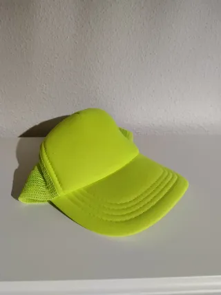 Gorra amarilla de malla