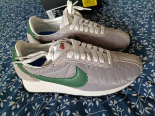 Nuove scarpe da ginnastica Nike da donna da indossare