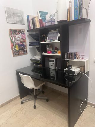Escritorio Negro con Estante