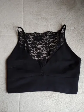 Top tirantes encaje negro Bershka