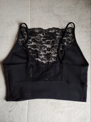 Top tirantes encaje negro Bershka