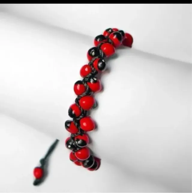 brazalete Huayruro Rojo y Negro