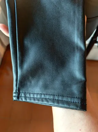 Pantalones negros cuero sintético