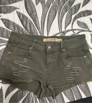 Lote 5 prendas: shorts y falda