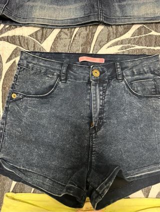 Lote 5 prendas: shorts y falda