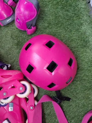 Patines Talla 30-32 + Casco + Bolsa Rosa