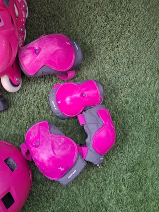 Patines Talla 30-32 + Casco + Bolsa Rosa