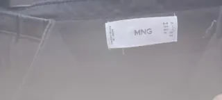 Pantalón negro de pinzas Mango