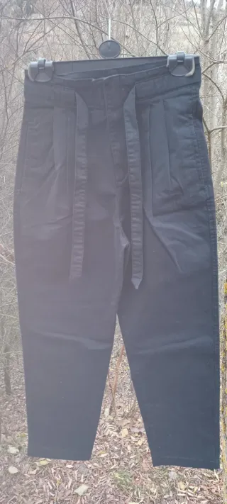 Pantalón negro de pinzas Mango