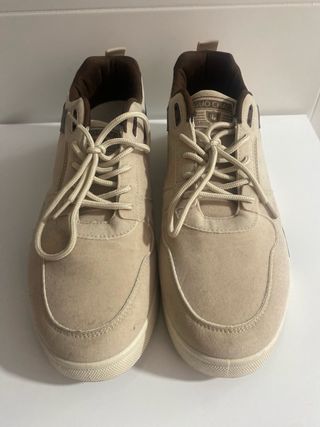 Zapatillas deportivas beige y marrón