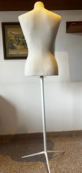 Maniquí de costura amb base