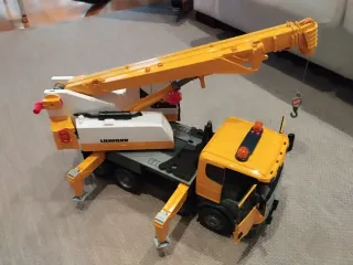 Camión Grúa Liebherr Bruder