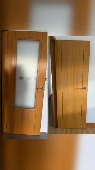 7 puertas de madera y de cristal.