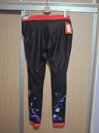 Mallas Decathlon Negras y Multicolor