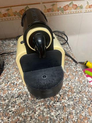 Cafetera Nespresso Essenza DeLonghi